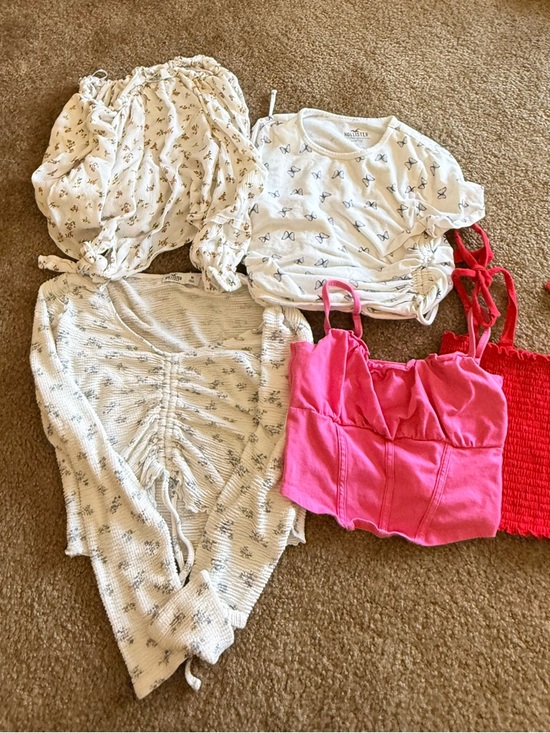 Hollister Tops - Hollister lot 5- White Floral, White Butterfly & Bright Pink Crop